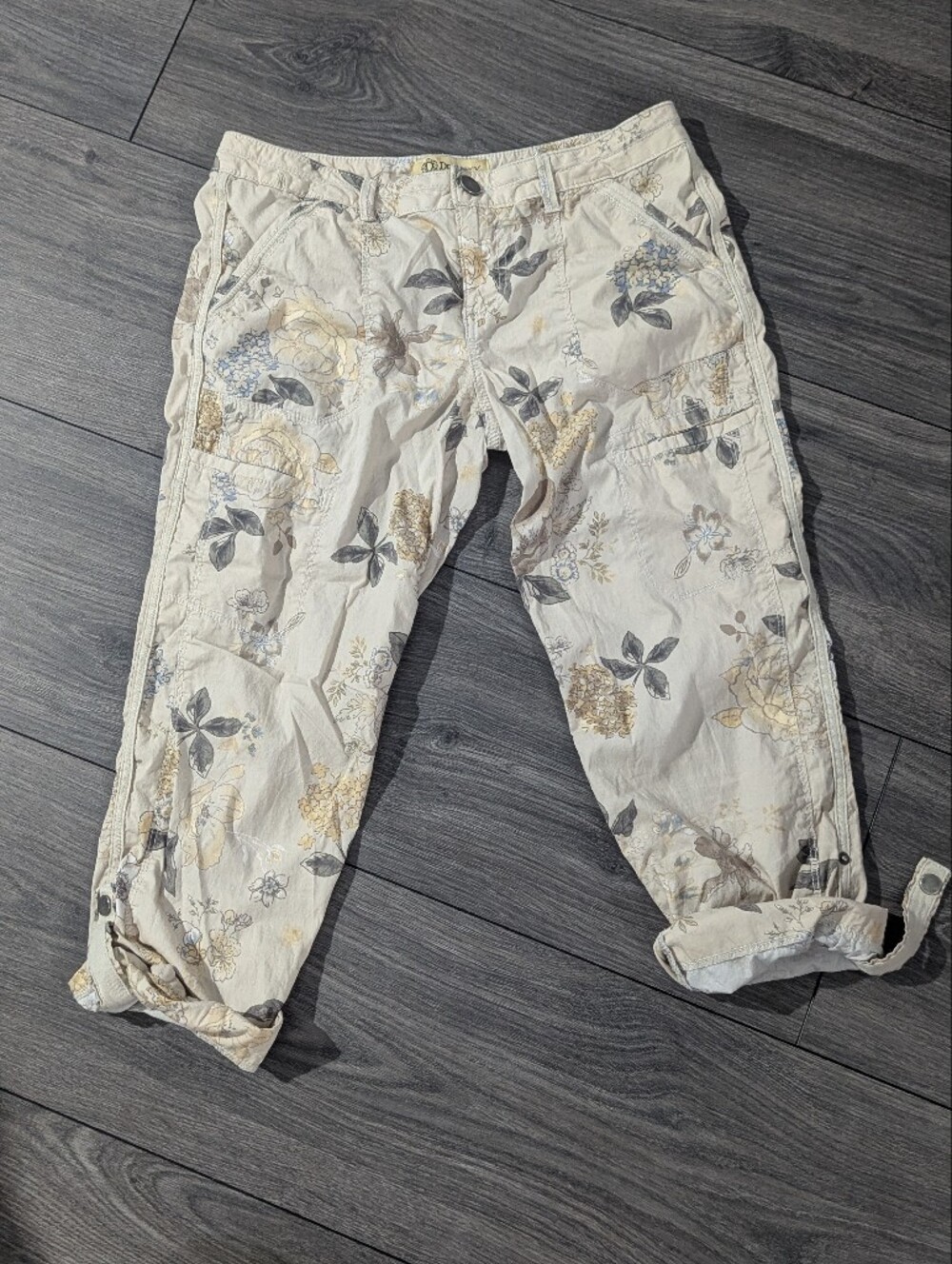 Democracy Re-flex Cream Floral Capris